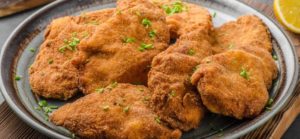 Vitello impanato con salsa di pomodoro