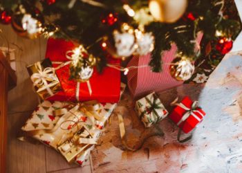Regalo o dono? La differenza secondo la psicologia, sotto l’albero di Natale