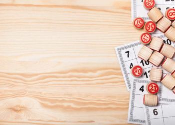 Tombolate e feste notturne, come sopravvivere al Natale in condominio